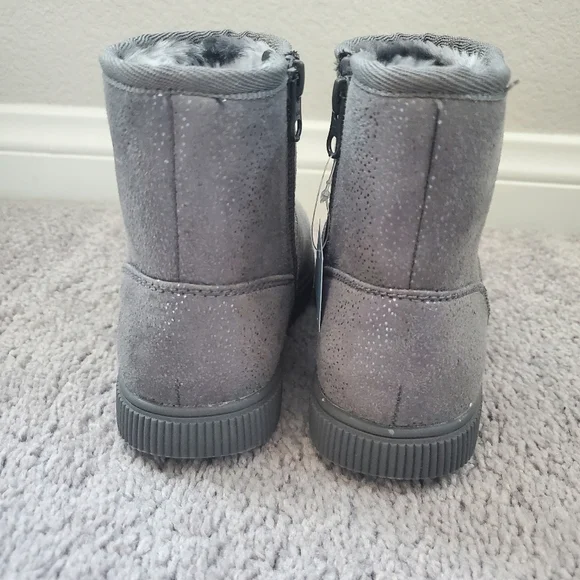 FREE!!!!!NWT SIZE 13 CAT AND JACK W/ANY PURCHASE!!!! - Picture 2 of 8